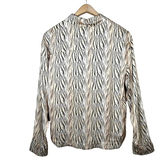 FOR LOVE AND LEMONS Josselyn Tiger Print Long Sleeve Button Down Shirt - Picture 4 of 10